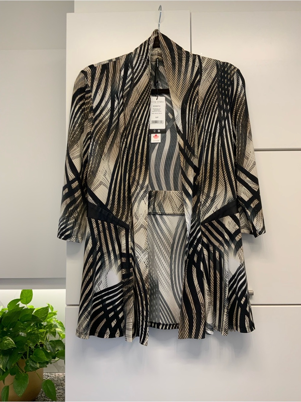 Frank Lyman Design Black and Beige Abstract Open-Front Vest Small